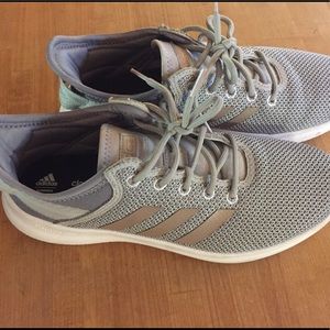 Women’s Adidas tennis shoes